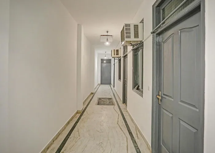 Hotel O The Premium Villa New Delhi